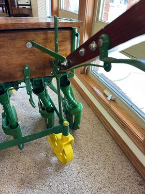 1910 VAN BRUNT HORSE DRAWN SEED DRILL (SOLD BY JOHN DEERE)