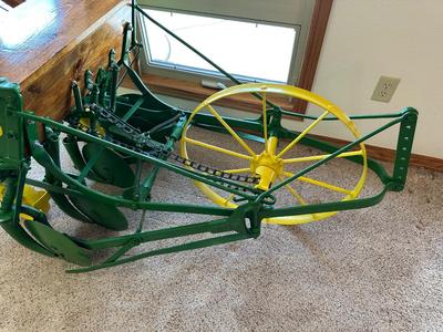 1910 VAN BRUNT HORSE DRAWN SEED DRILL (SOLD BY JOHN DEERE)