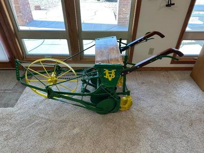 1910 VAN BRUNT HORSE DRAWN SEED DRILL (SOLD BY JOHN DEERE)