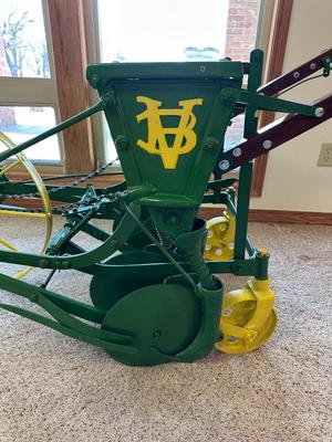 1910 VAN BRUNT HORSE DRAWN SEED DRILL (SOLD BY JOHN DEERE)