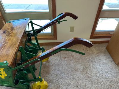 1910 VAN BRUNT HORSE DRAWN SEED DRILL (SOLD BY JOHN DEERE)