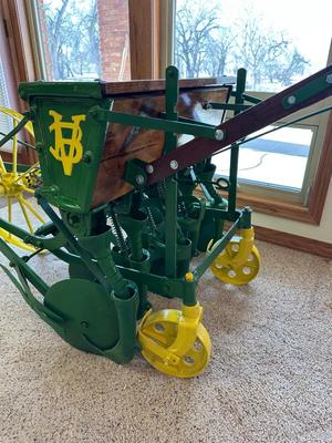 1910 VAN BRUNT HORSE DRAWN SEED DRILL (SOLD BY JOHN DEERE)