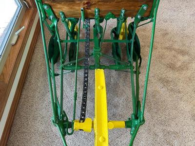 1910 VAN BRUNT HORSE DRAWN SEED DRILL (SOLD BY JOHN DEERE)