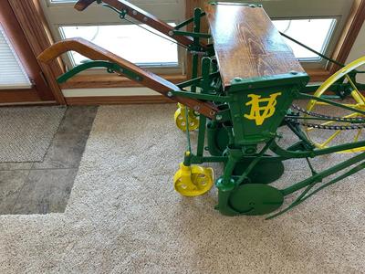 1910 VAN BRUNT HORSE DRAWN SEED DRILL (SOLD BY JOHN DEERE)