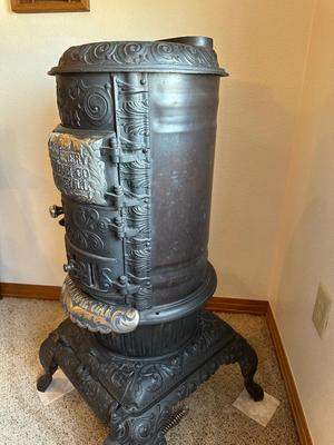 ORNATE CAST IRON PARLOR WOOD BURNING STOVE BY HANNON-EMERY STOVE CO