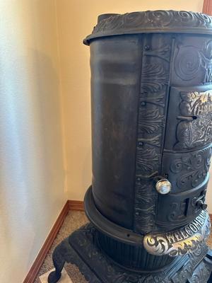 ORNATE CAST IRON PARLOR WOOD BURNING STOVE BY HANNON-EMERY STOVE CO
