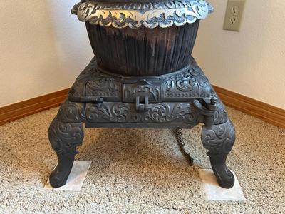ORNATE CAST IRON PARLOR WOOD BURNING STOVE BY HANNON-EMERY STOVE CO