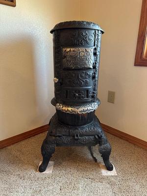 ORNATE CAST IRON PARLOR WOOD BURNING STOVE BY HANNON-EMERY STOVE CO