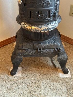 ORNATE CAST IRON PARLOR WOOD BURNING STOVE BY HANNON-EMERY STOVE CO