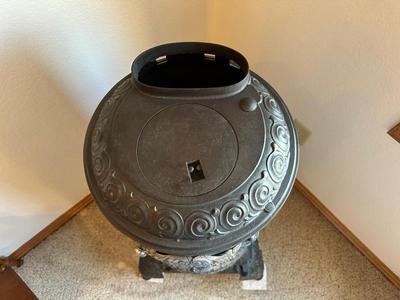 ORNATE CAST IRON PARLOR WOOD BURNING STOVE BY HANNON-EMERY STOVE CO