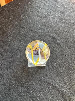 HANDBLOWN GLASS MARBLE WITH INTERNAL SWIRL WITHIN A MULTICOLORED LATTICINO SWIRL