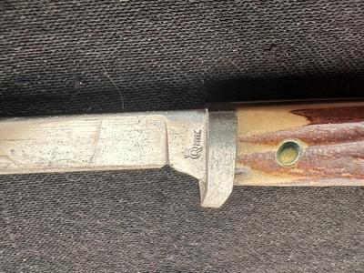 3 FOLDING POCKET KNIVES AND 1 FIXED BLADE WITH SHEATH