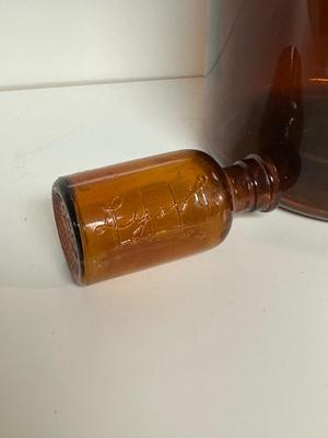 BROWN GLASS JUG AND BOTTLES