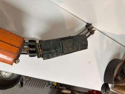 3 OLD LIONEL TRAIN CARS