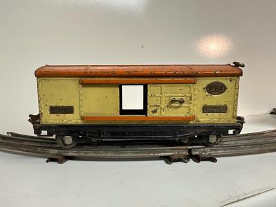 3 OLD LIONEL TRAIN CARS