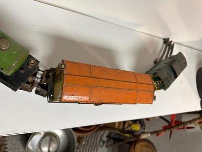 3 OLD LIONEL TRAIN CARS