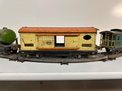 3 OLD LIONEL TRAIN CARS