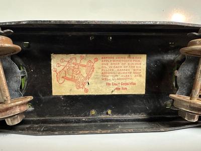 3 OLD LIONEL TRAIN CARS