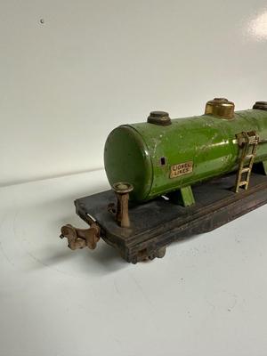 3 OLD LIONEL TRAIN CARS