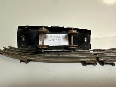 3 OLD LIONEL TRAIN CARS