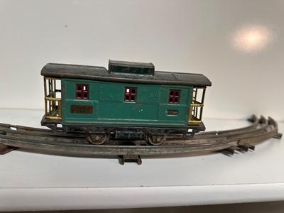 3 OLD LIONEL TRAIN CARS