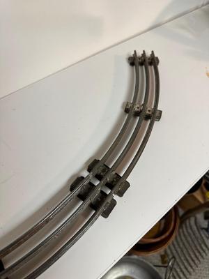 3 OLD LIONEL TRAIN CARS