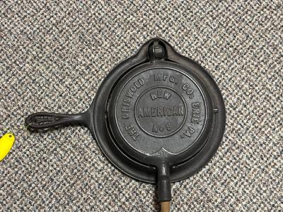 GRISWOLD NO 8 CAST IRON WAFFLE MAKER