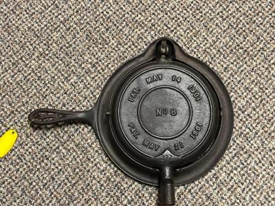 GRISWOLD NO 8 CAST IRON WAFFLE MAKER