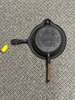 GRISWOLD NO 8 CAST IRON WAFFLE MAKER