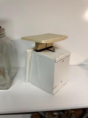 DAZEY BUTTER/CREAM CHURN AND HANSON UTILITY SCALE