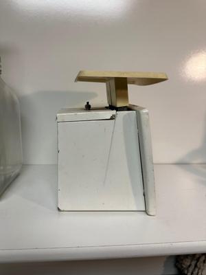 DAZEY BUTTER/CREAM CHURN AND HANSON UTILITY SCALE