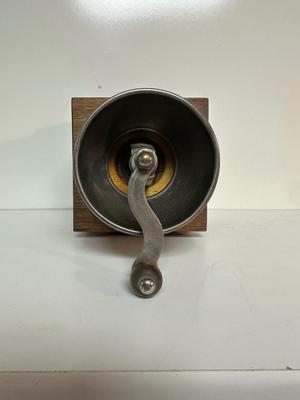 COLUMBIA FAMILY SCALE AND A COFFEE GRINDER