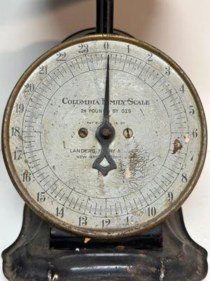 COLUMBIA FAMILY SCALE AND A COFFEE GRINDER