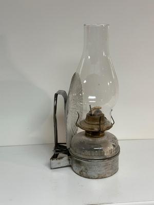 EAGLE GLASS OIL LAMP WITH WALL MOUNT