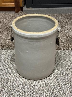 WESTERN STONEWARE #8 CROCK WITH HANDLES (Pristine condition)