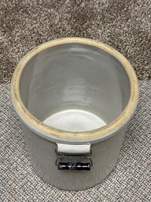 WESTERN STONEWARE #8 CROCK WITH HANDLES (Pristine condition)