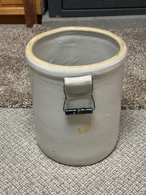 WESTERN STONEWARE #8 CROCK WITH HANDLES (Pristine condition)