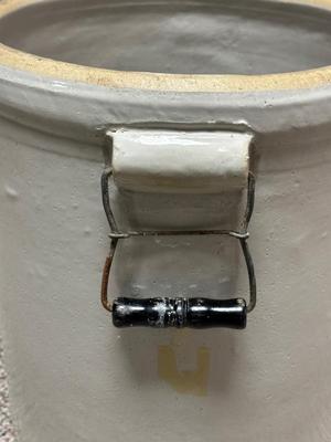 WESTERN STONEWARE #8 CROCK WITH HANDLES (Pristine condition)