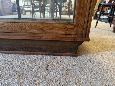 BEAUTIFUL ANTIQUE DISPLAY CASE