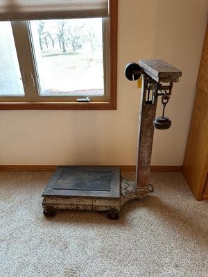 ANTIQUE FAIRBANKS CAST IRON PORTABLE PLATFORM SCALE