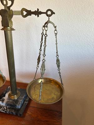 BRASS BALANCE SCALE WITH A MARBLE BASE