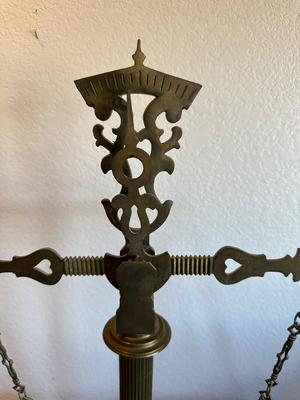 BRASS BALANCE SCALE WITH A MARBLE BASE