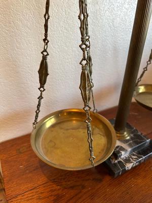 BRASS BALANCE SCALE WITH A MARBLE BASE