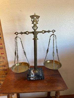 BRASS BALANCE SCALE WITH A MARBLE BASE