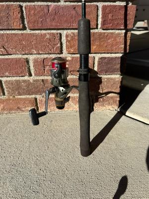 FENWICK EAGLE GRAPHITE FISHING POLE AND SHIMANO 1000 REEL WITH FISHING ROD