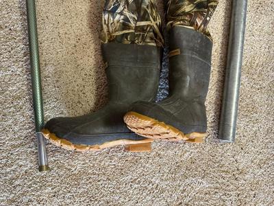 CABELA'S LUG SOLE WAIST HIGH WADERS SIZE 10, FISHING NET AND POLE TUBE