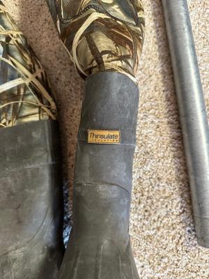 CABELA'S LUG SOLE WAIST HIGH WADERS SIZE 10, FISHING NET AND POLE TUBE