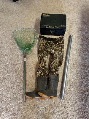 CABELA'S LUG SOLE WAIST HIGH WADERS SIZE 10, FISHING NET AND POLE TUBE