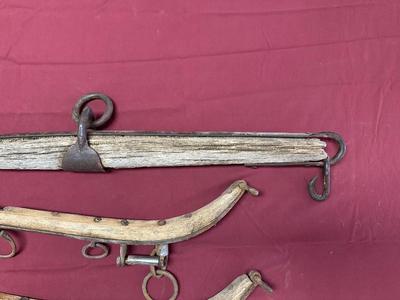 1 OX YOKE AND A PAIR OF ANTIQUE HORSE HAMES
