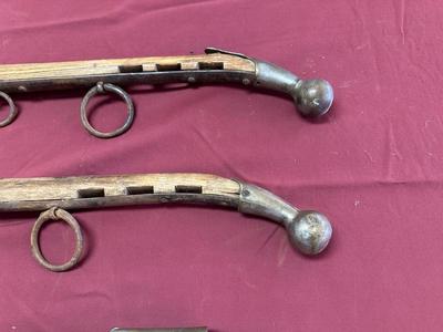 A PAIR OF HORSE HAMES AND A JERSEY BELL NO 5